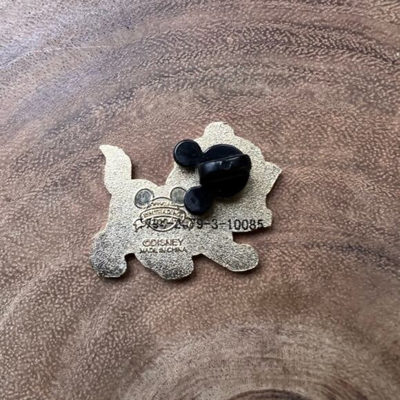 Authentic Disney Trading Pin Marie from The Aristocats 2004 - Picture 2 of 2